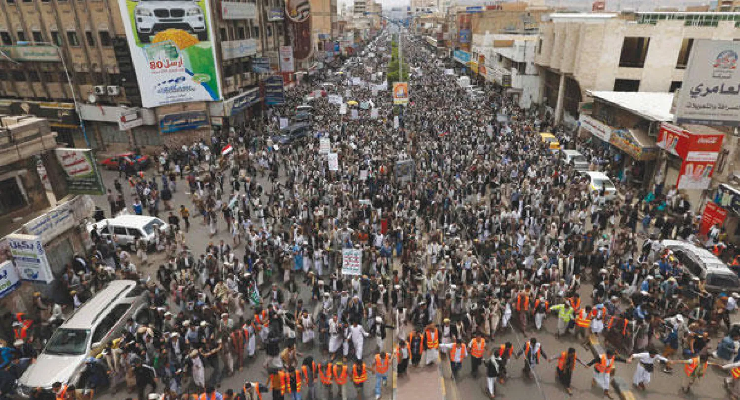 مظاهرات احتجاج في صنعاء ضد غلاء المعيشة والأوضاع في غزة (رويترز)