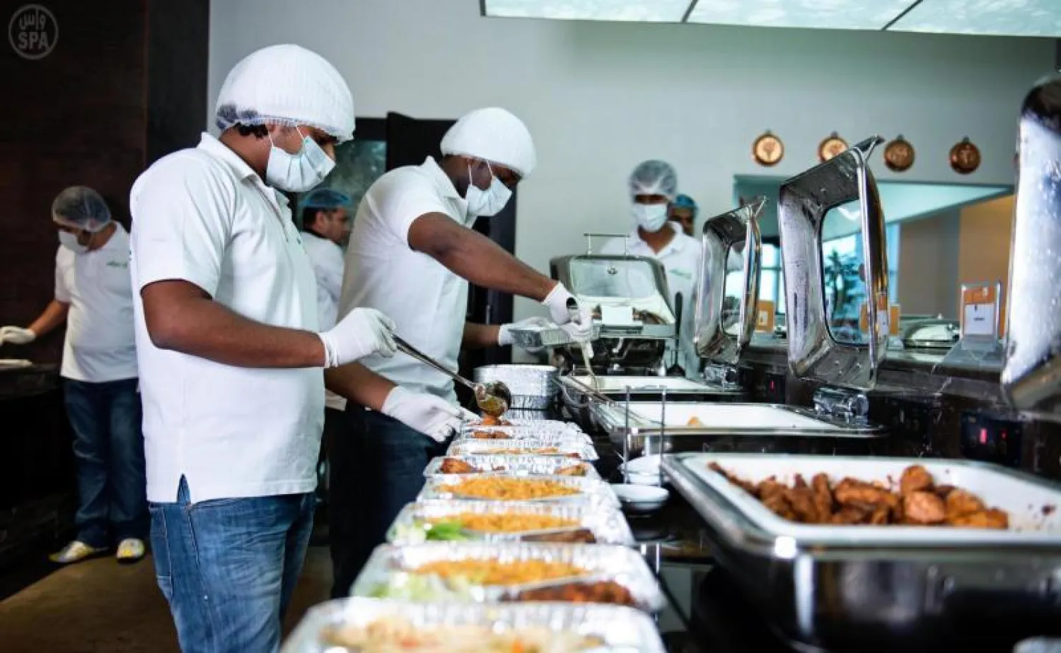 تعاون حكومي خيري للاستفادة من الأطعمة الفائضة في الفنادق