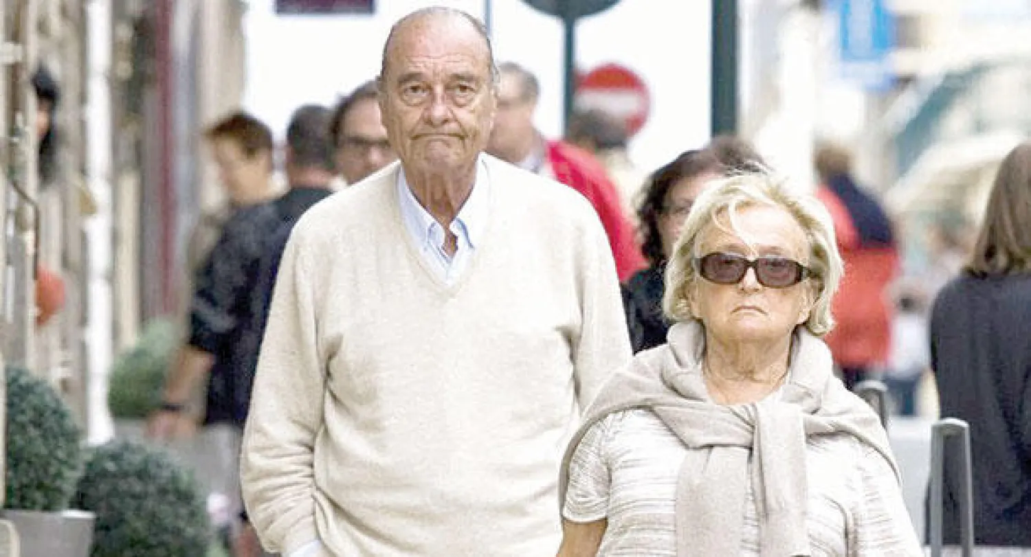 شيراك وزوجته  التي ترافقه منذ ستين عاما