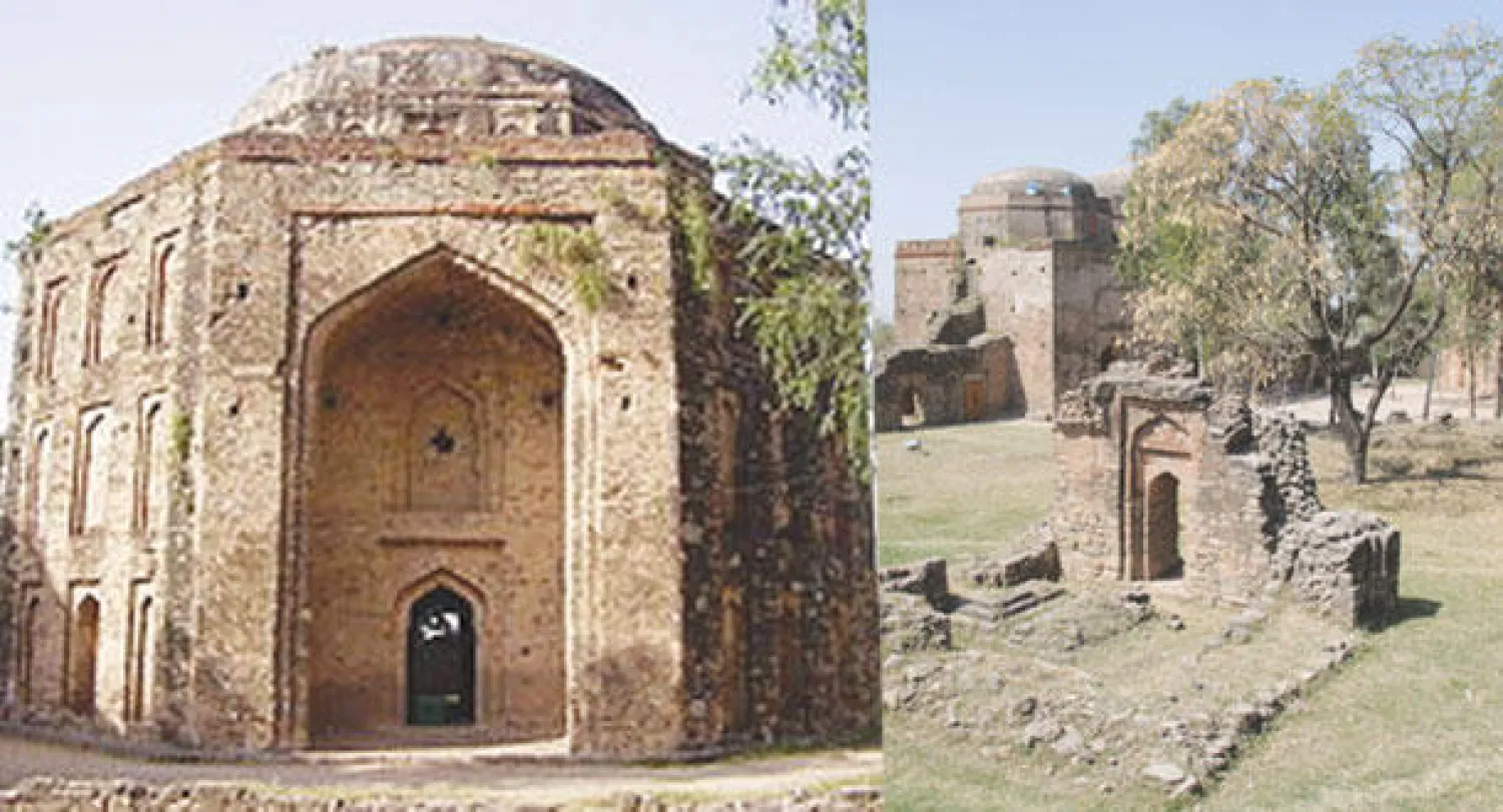 قلعة راواة  تتعرض في اسلام آباد  -  مدخل قلعة {راواة}