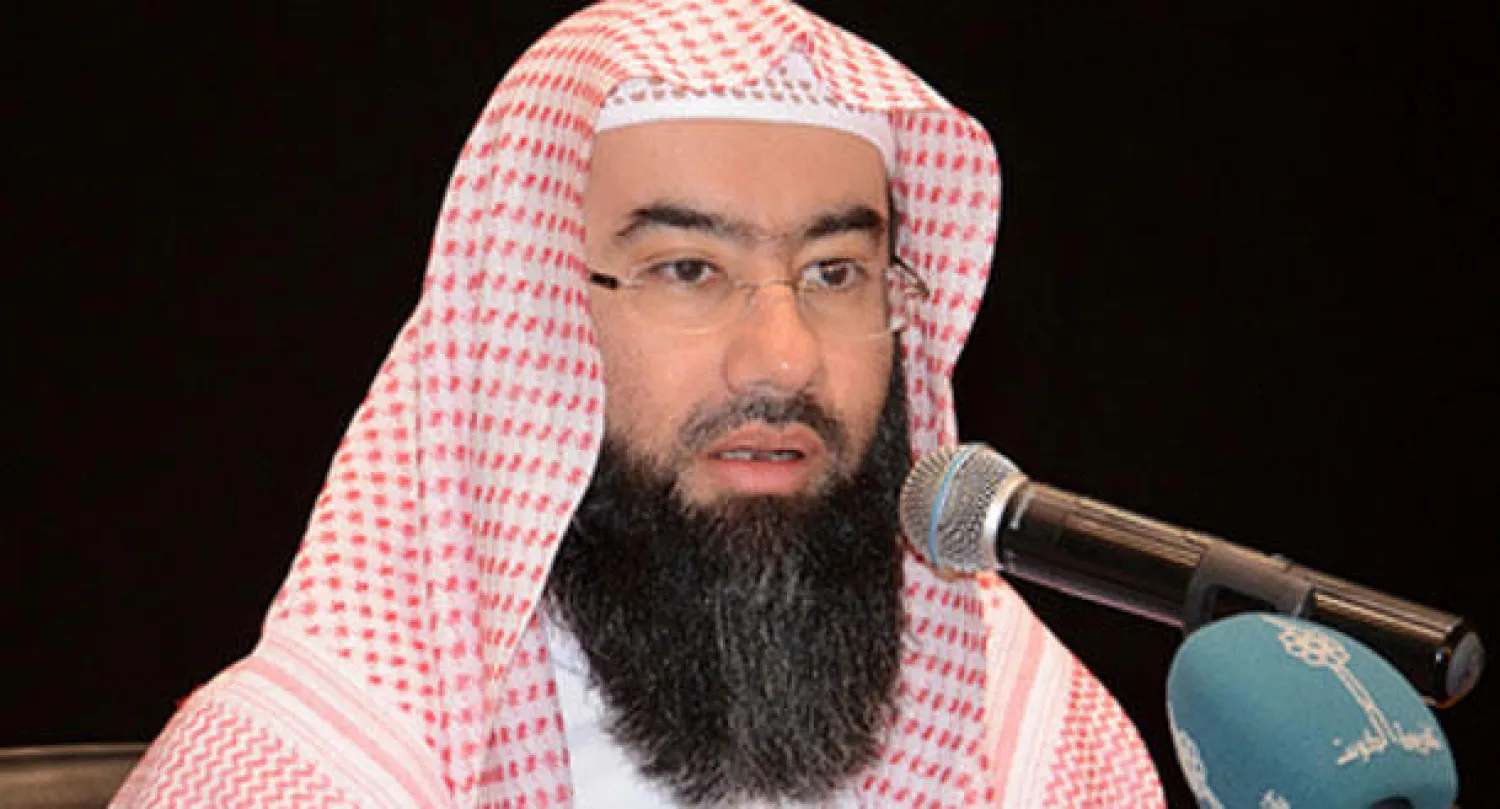 مقرب من الداعية العوضي: سيلجأ للوسطاء في قضية سحب جنسيته