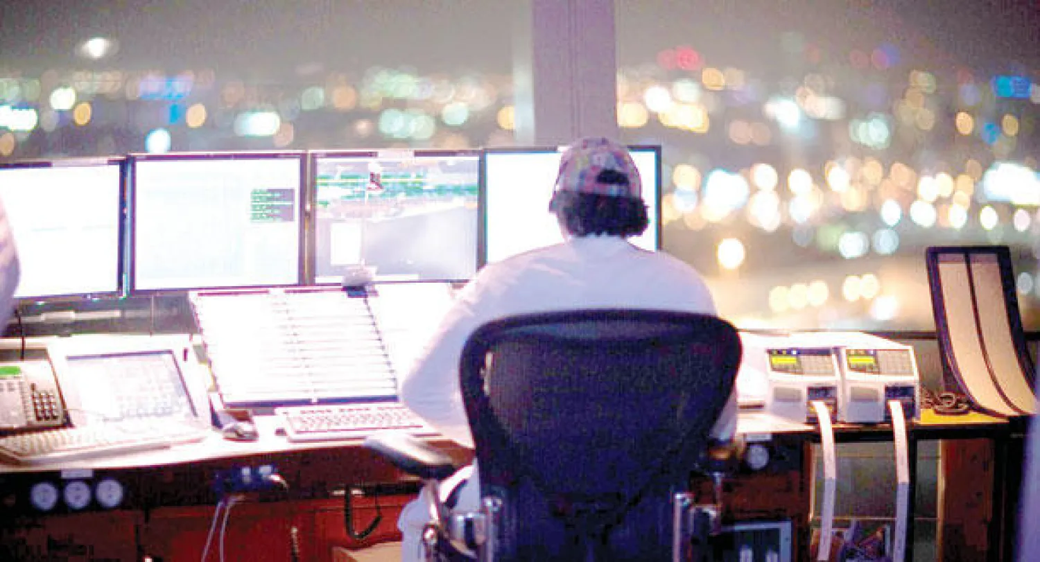 برج المراقبة في مطار دبي («الشرق الأوسط»)