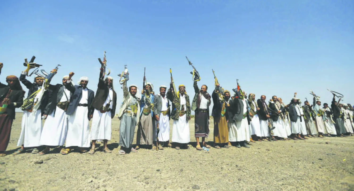 أنصار جماعة الحوثي خلال تجمع في أرحاب شمال صنعاء أمس (رويترز)