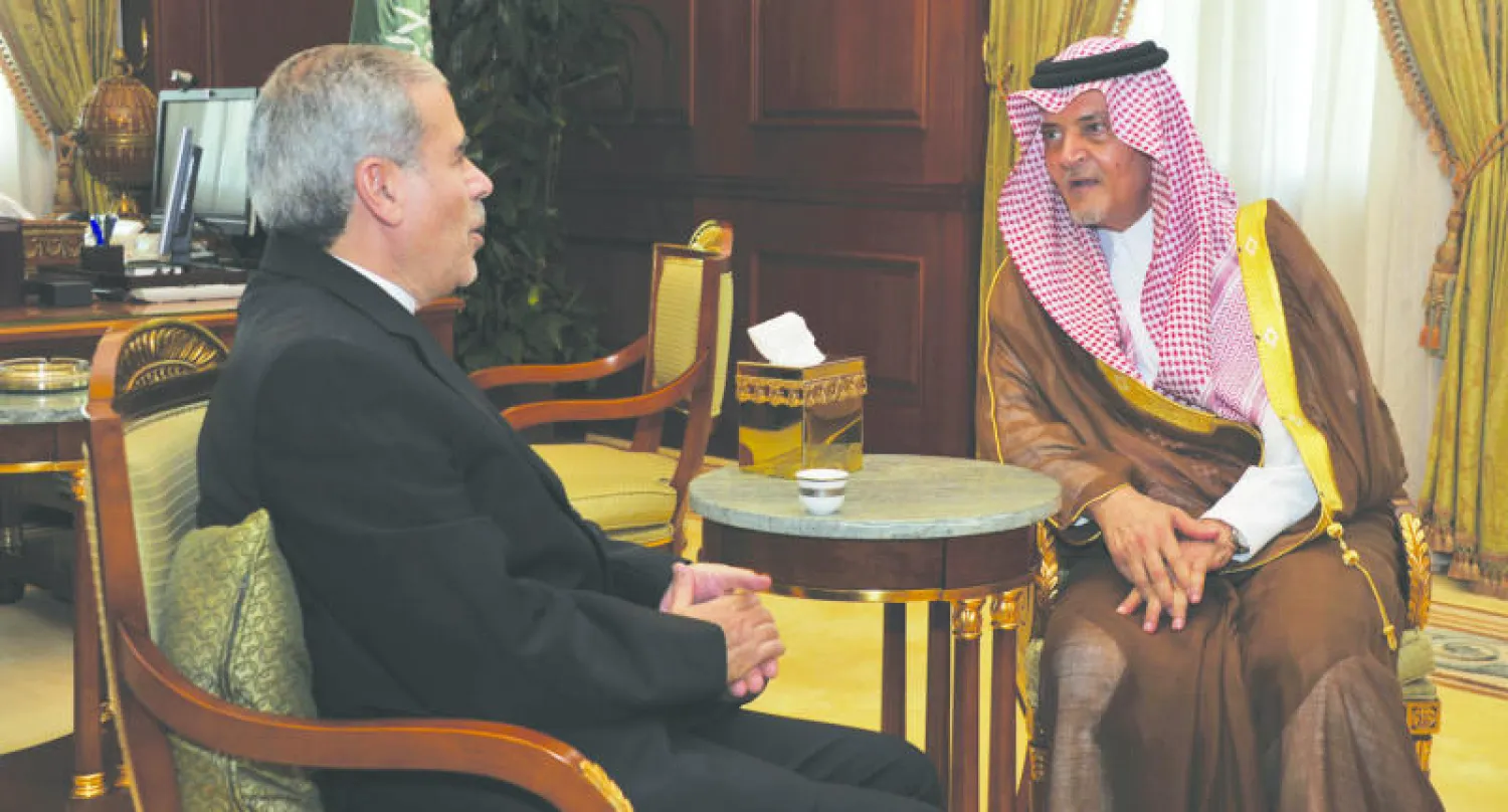 وزير الخارجية السعودي لدى استقباله السفير الإيراني المعين في جدة أمس (واس)
