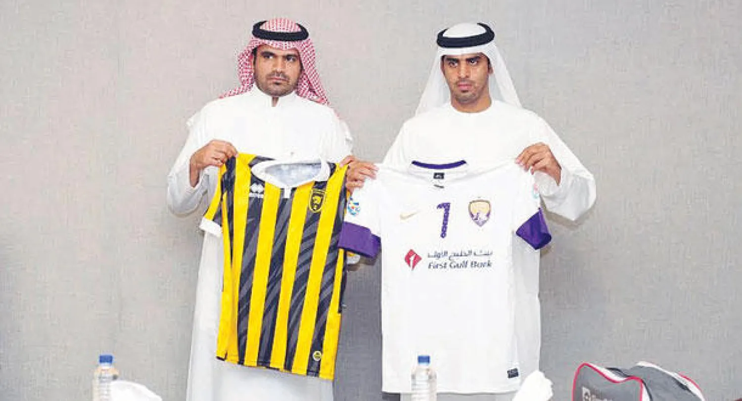 ناصر الجنيبي مدير فريق العين وحامد البلوي بعد الاجتماع الفني للمباراة