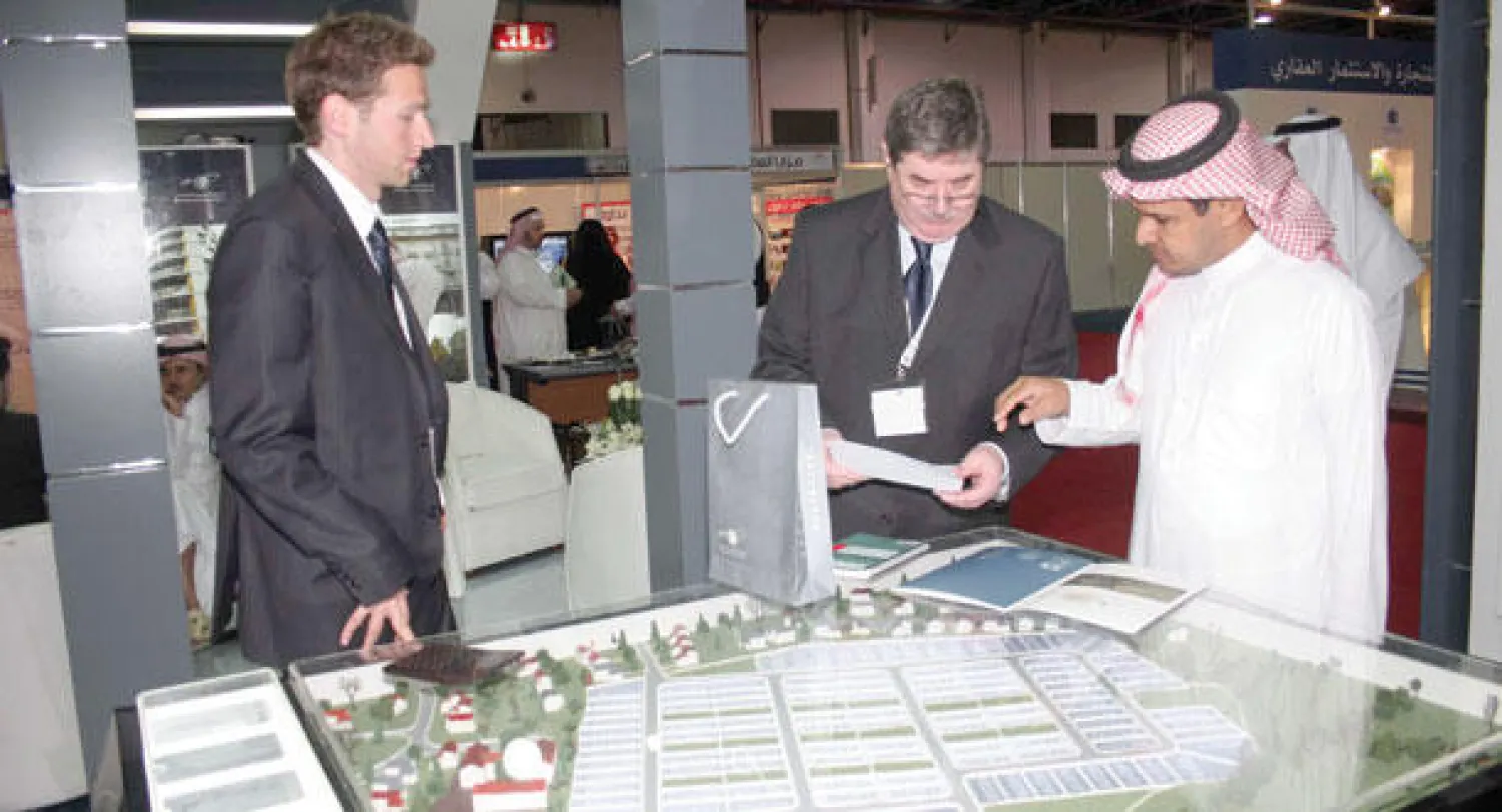 تعد سوقا العقارات والأسهم  أبرز القطاعات التي ينتظر أن تستفيد من عودة السيولة السعودية من الخارج («الشرق الأوسط»)