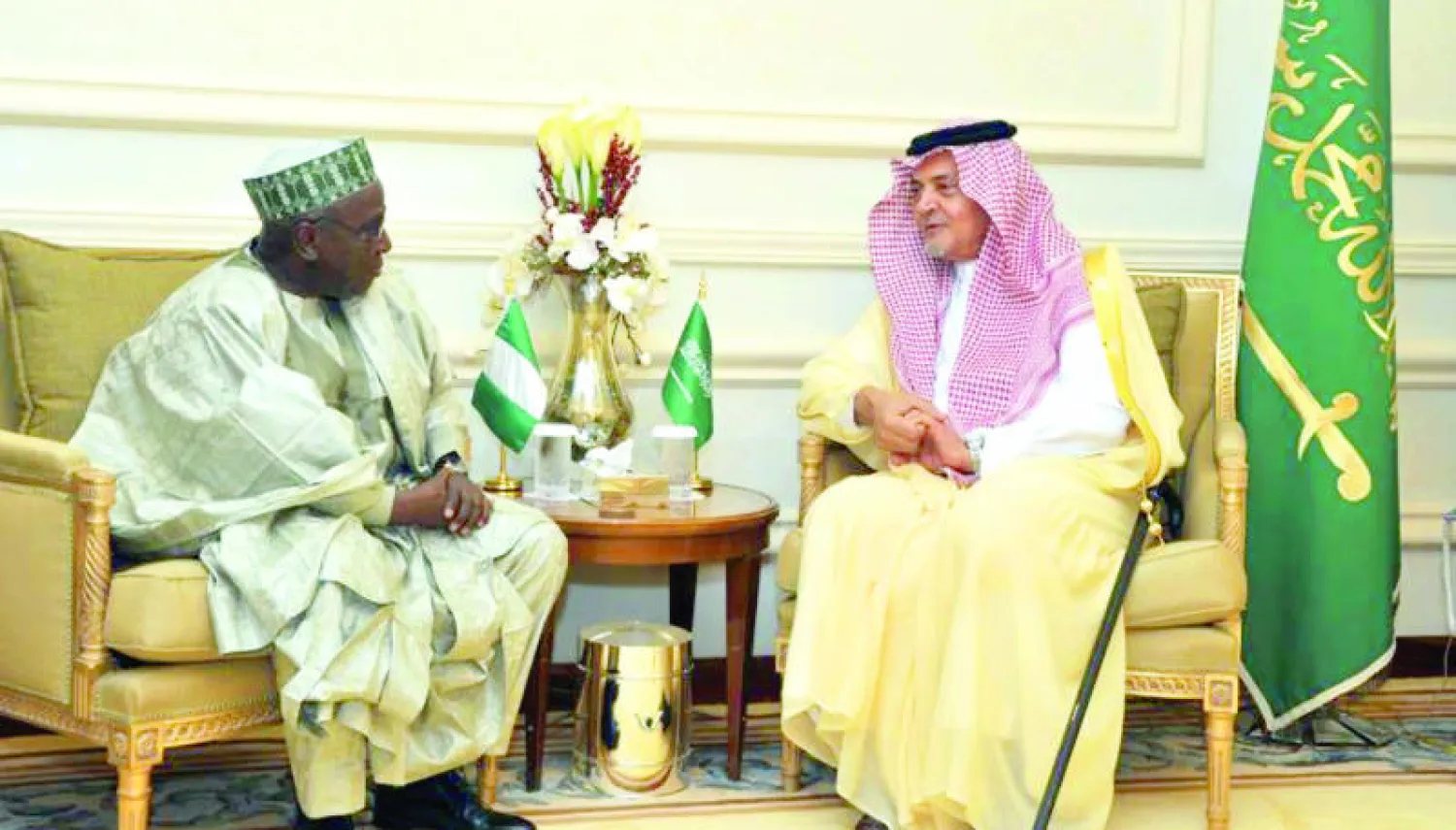 وزير الخارجية السعودي لدى لقائه نظيره النيجيري في جدة أمس (واس)