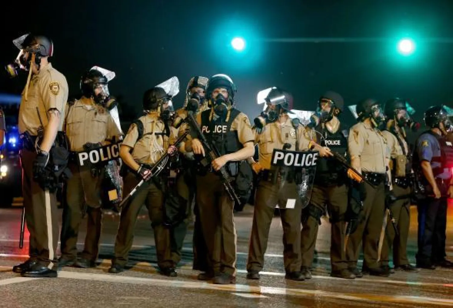 الشرطة في فيرغسون تلقي القبض على 31 شخصا