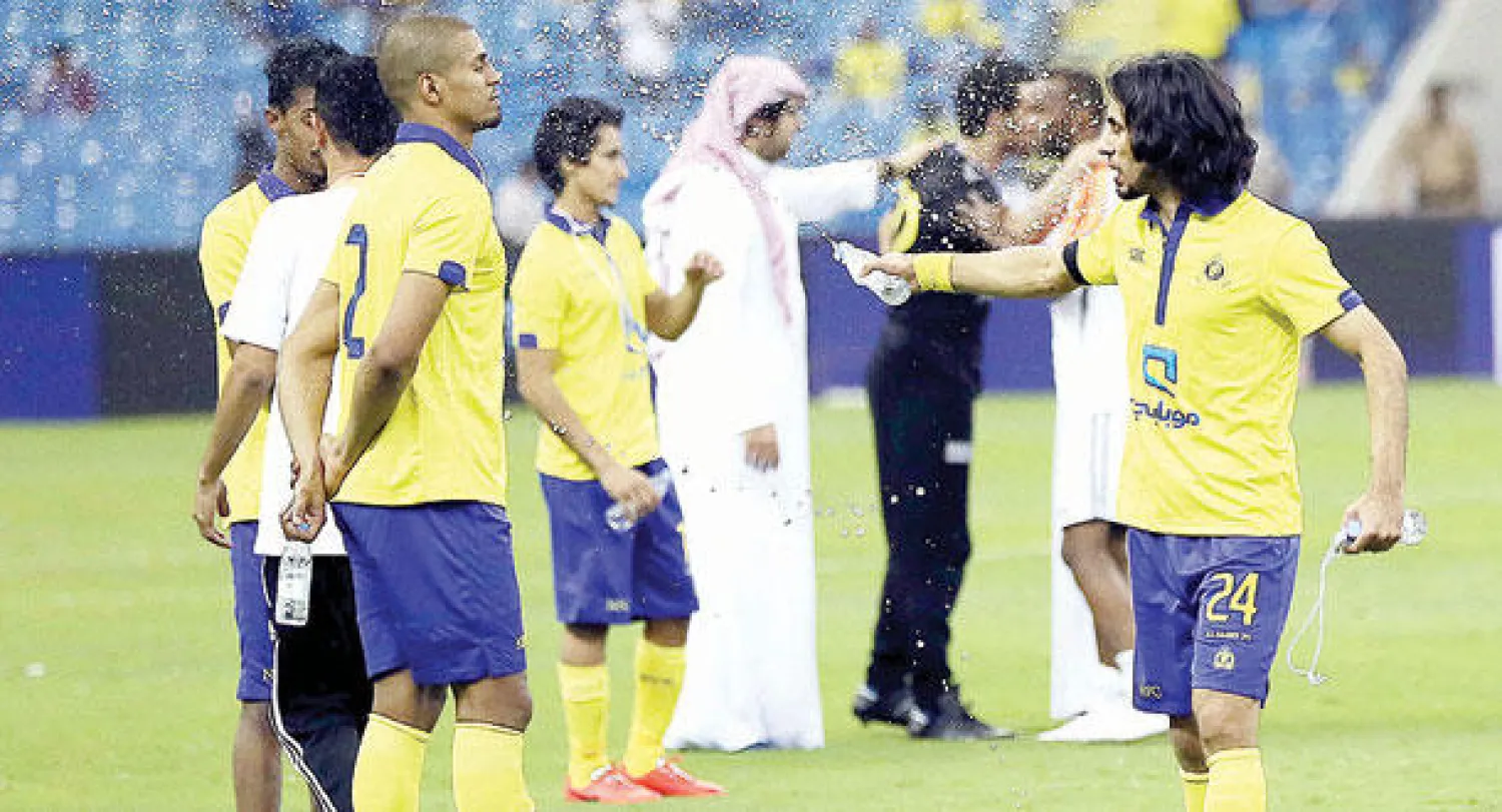 حسين عبد الغني تلقى أول عقوبة انضباطية هذا الموسم بعد اعتدائه على لاعب الشباب عبد الملك الخيبري