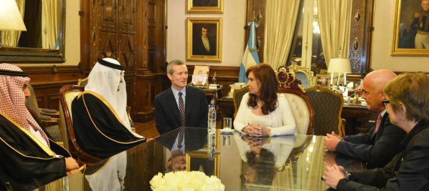 رئيسة الأرجنتين لدى لقائها الأمير سلطان بن سلمان رئيس هيئة السياحة والآثار