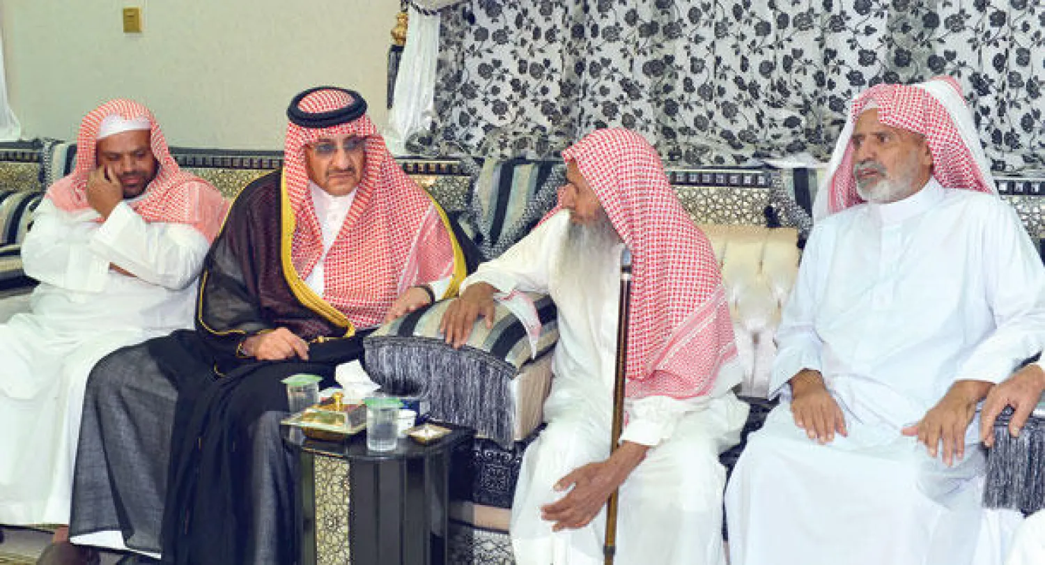 وزير الداخلية يعزي اسرة السواط (واس)