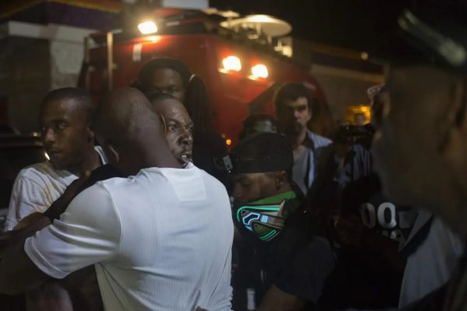 فيرغسون الأميركية تتظاهر سلميا بعد ليلة هادئة