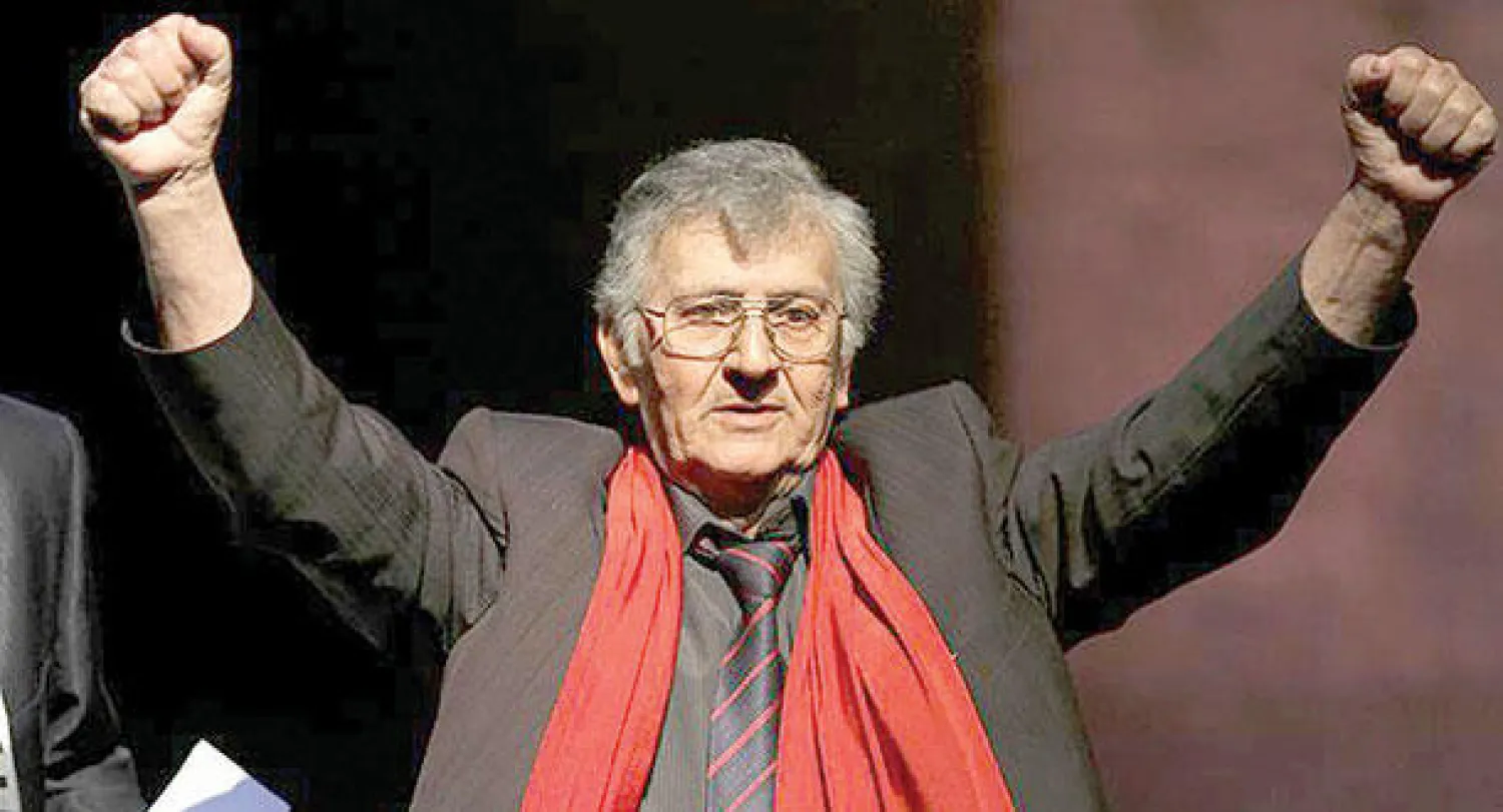 والقراء الفلسطينيون والعرب تعرفوا عليه في قصيدة قال فيها للعدو أو للمحتل «يا عدو الشمس»