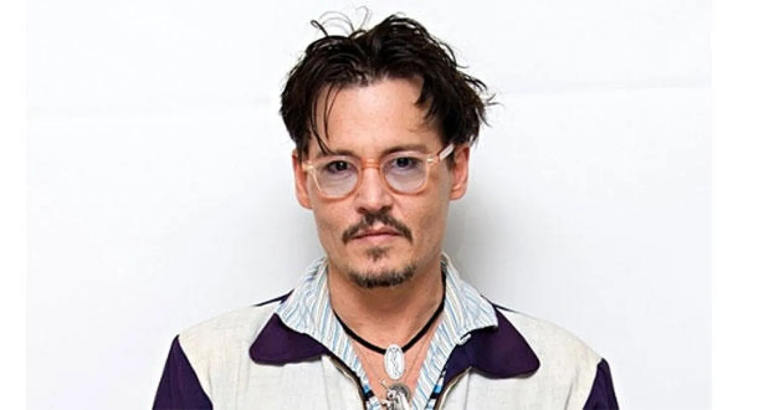 فيلم أكشن جديد يجمع بين جوني ديب والمخرج كيفن سميث وابنتيهما