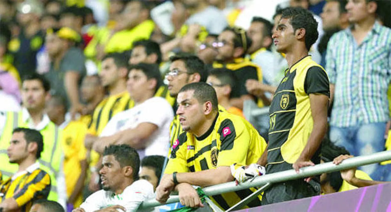 جماهير اتحادية مصدومة من أداء فريقها السيئ أمام العين الإماراتي (تصوير: عدنان مهدلي)