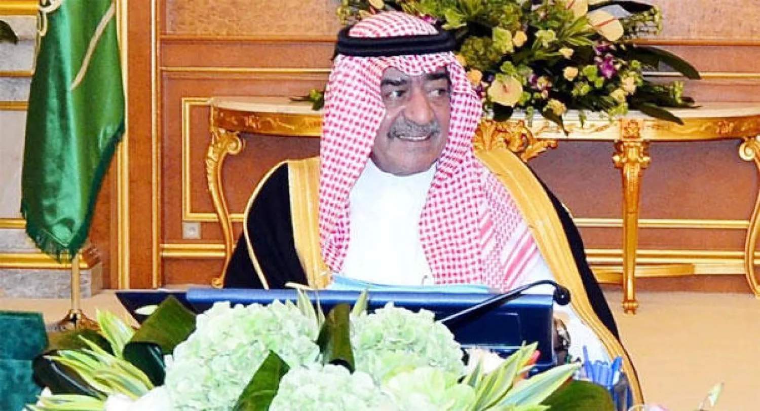 الأمير مقرن بن عبد العزيز خلال رئاسته جلسة مجلس الوزراء اليوم الاثنين (واس)