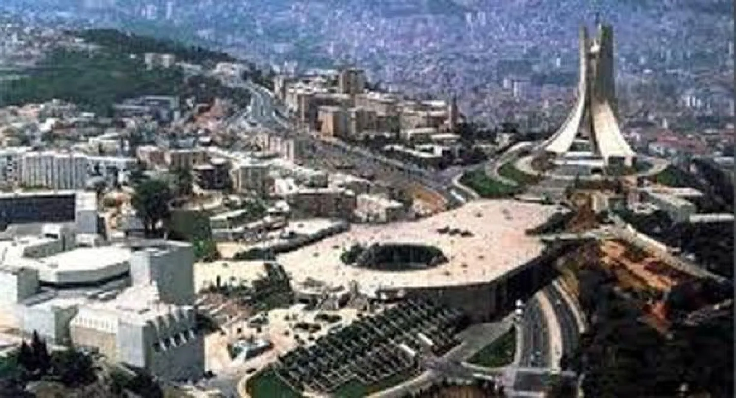 الجزائر تتوقع ارتفاع الإنفاق الحكومي 16% في 2015