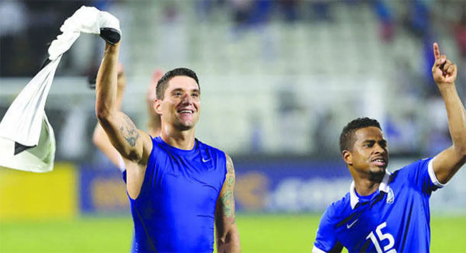 نيفيز والشمراني يحتفلان بتأهل الهلال لنصف النهائي الآسيوي (تصوير: علي العريفي)