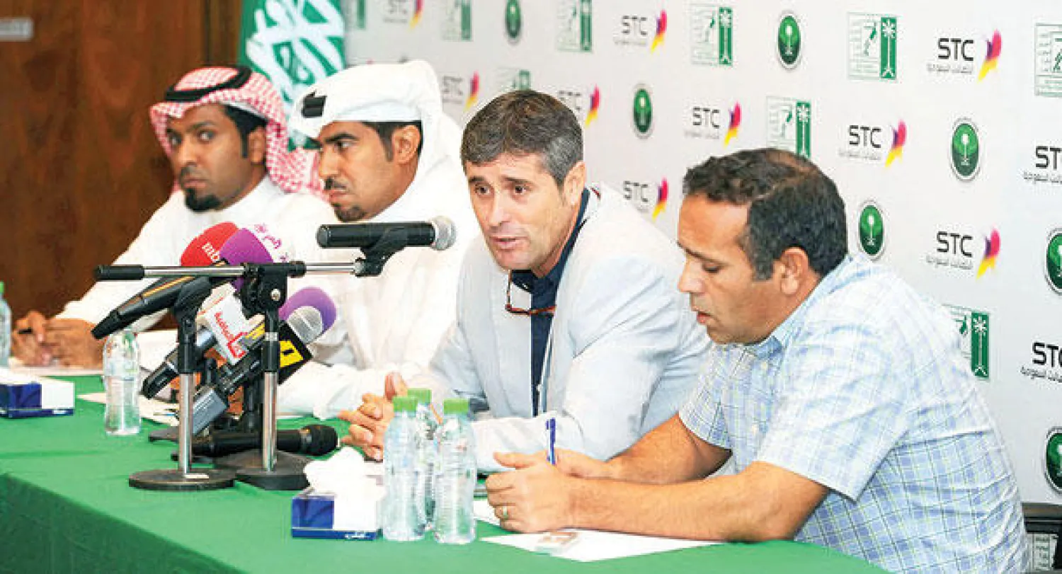 جانب من المؤتمر الصحافي الذي عقده الإسباني لوبيز