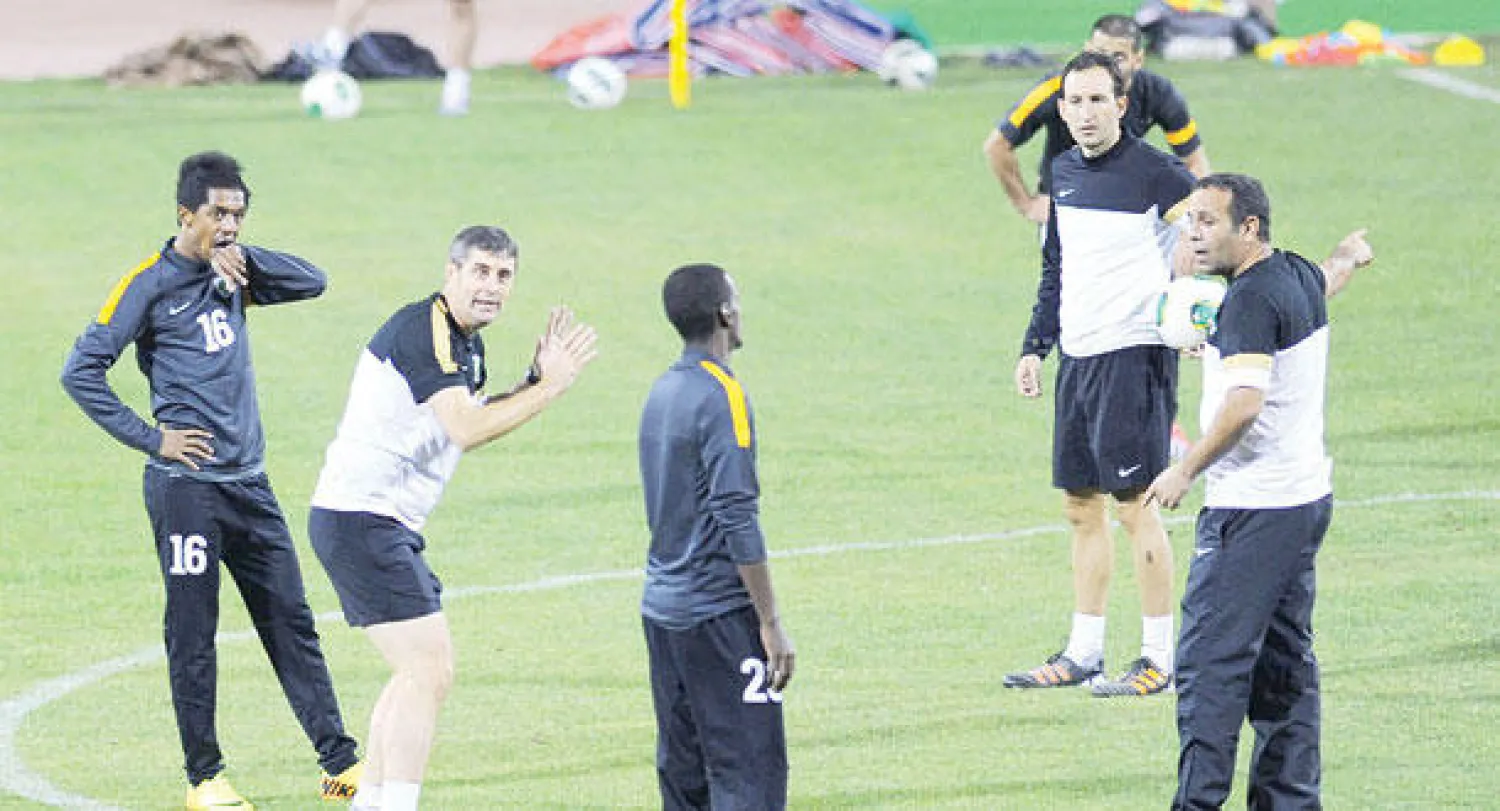 الهلاليون يطالبون بإعفاء لاعبيهم من معسكر الأخضر كي يتفرغوا بشكل كامل لمهمتهم الآسيوية الحاسمة