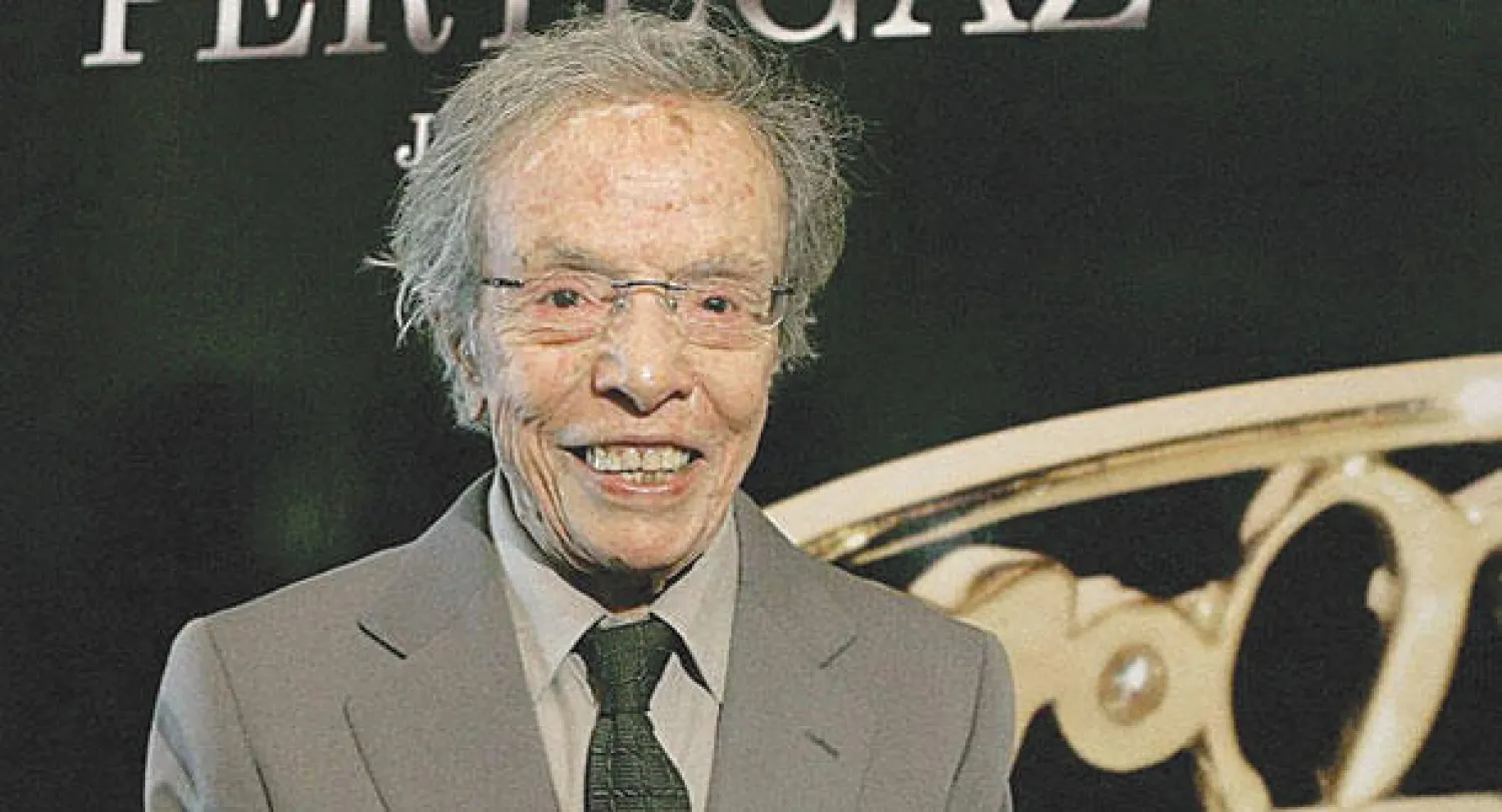 «ساحر الإبرة» مصمم الأزياء العالمي مانويل بيرتيغاث