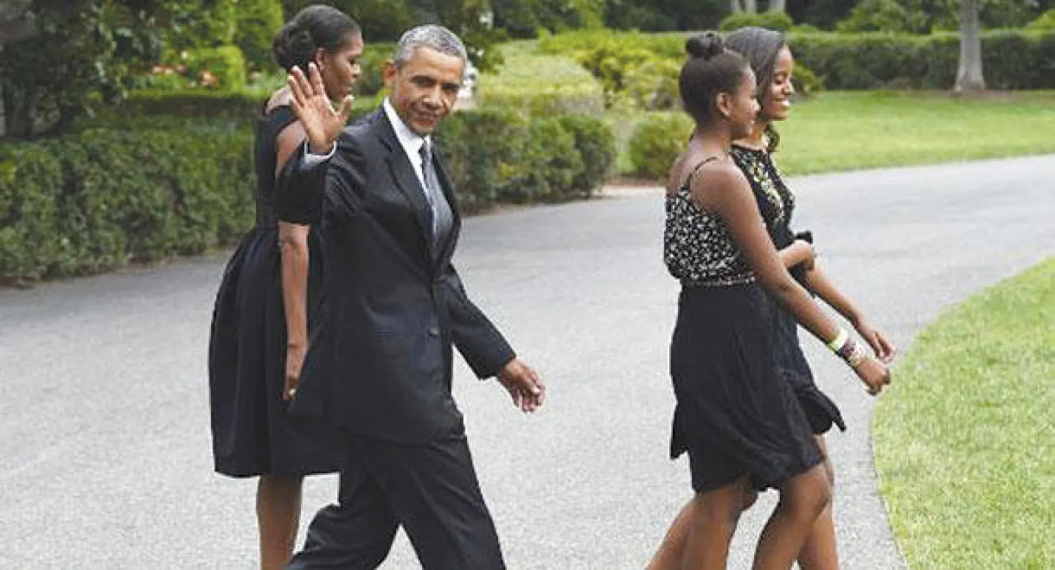 الرئيس أوباما والسيدة الأولى ميشيل وابنتاهما يحضرون حفل الزفاف