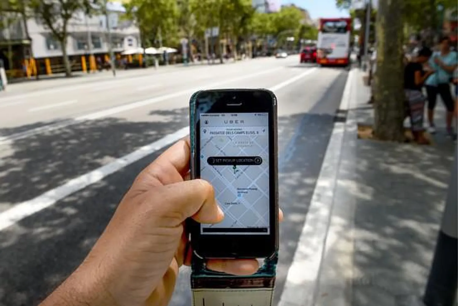 ألمانيا تحظر «أوبر» في شوارعها