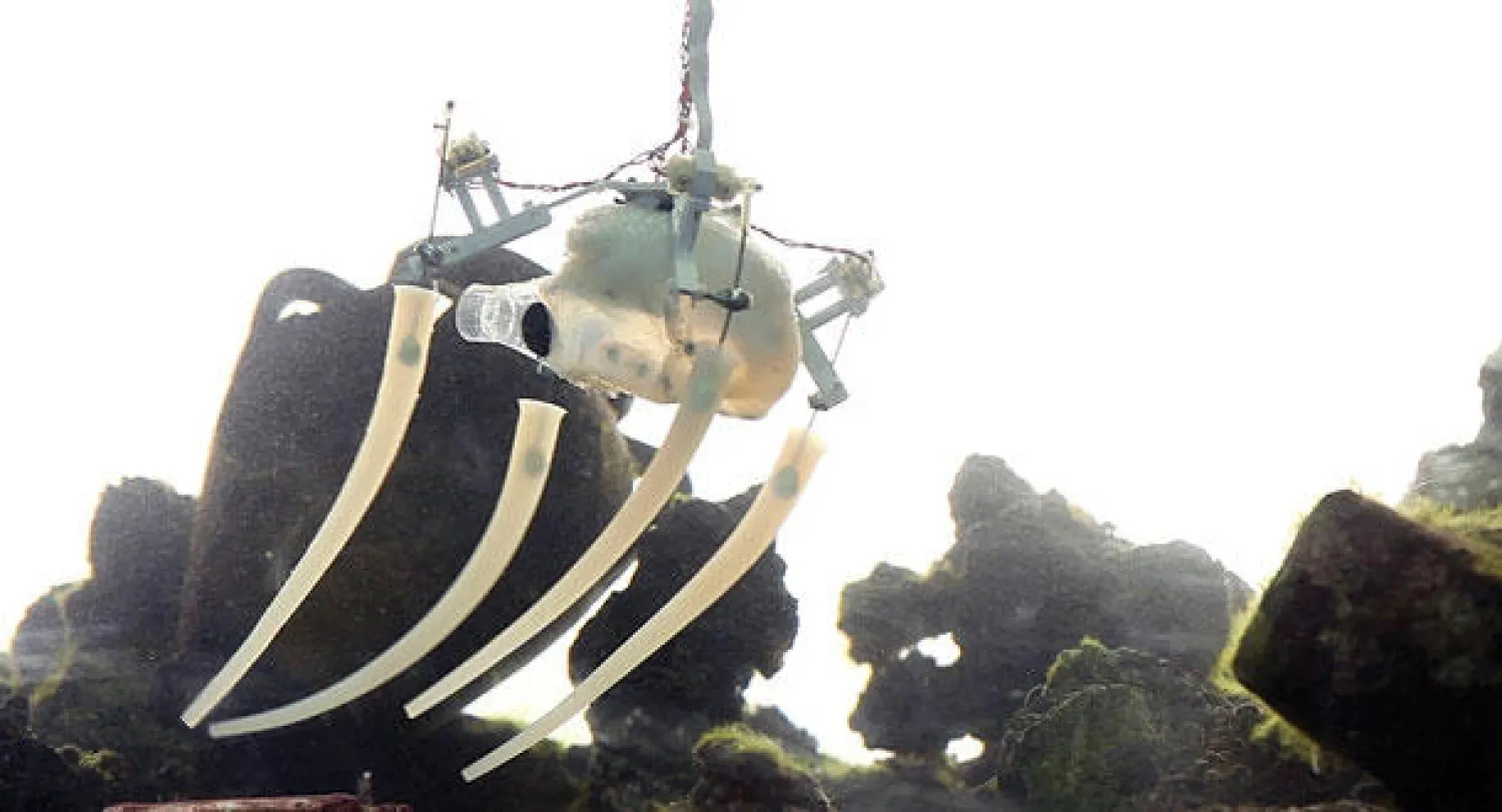 أخطبوط روبوتي لعمليات الإصلاح والترميم تحت الماء