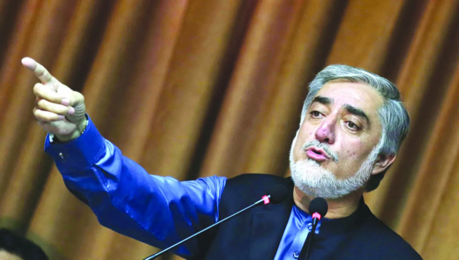 المرشح الرئاسي الأفغاني عبد الله عبد الله وزير الخارجية الأسبق في مؤتمر صحافي عشية ذكرى اغتيال أحمد شاه مسعود في العاصمة كابل أمس (إ.ب.أ)