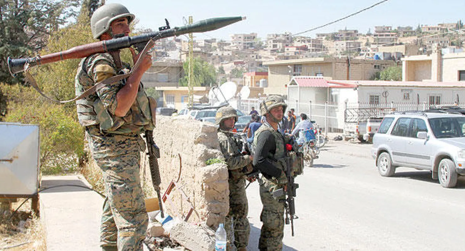 قوات الجيش اللبناني تتمركز في بلدة عرسال على الحدود مع سوريا