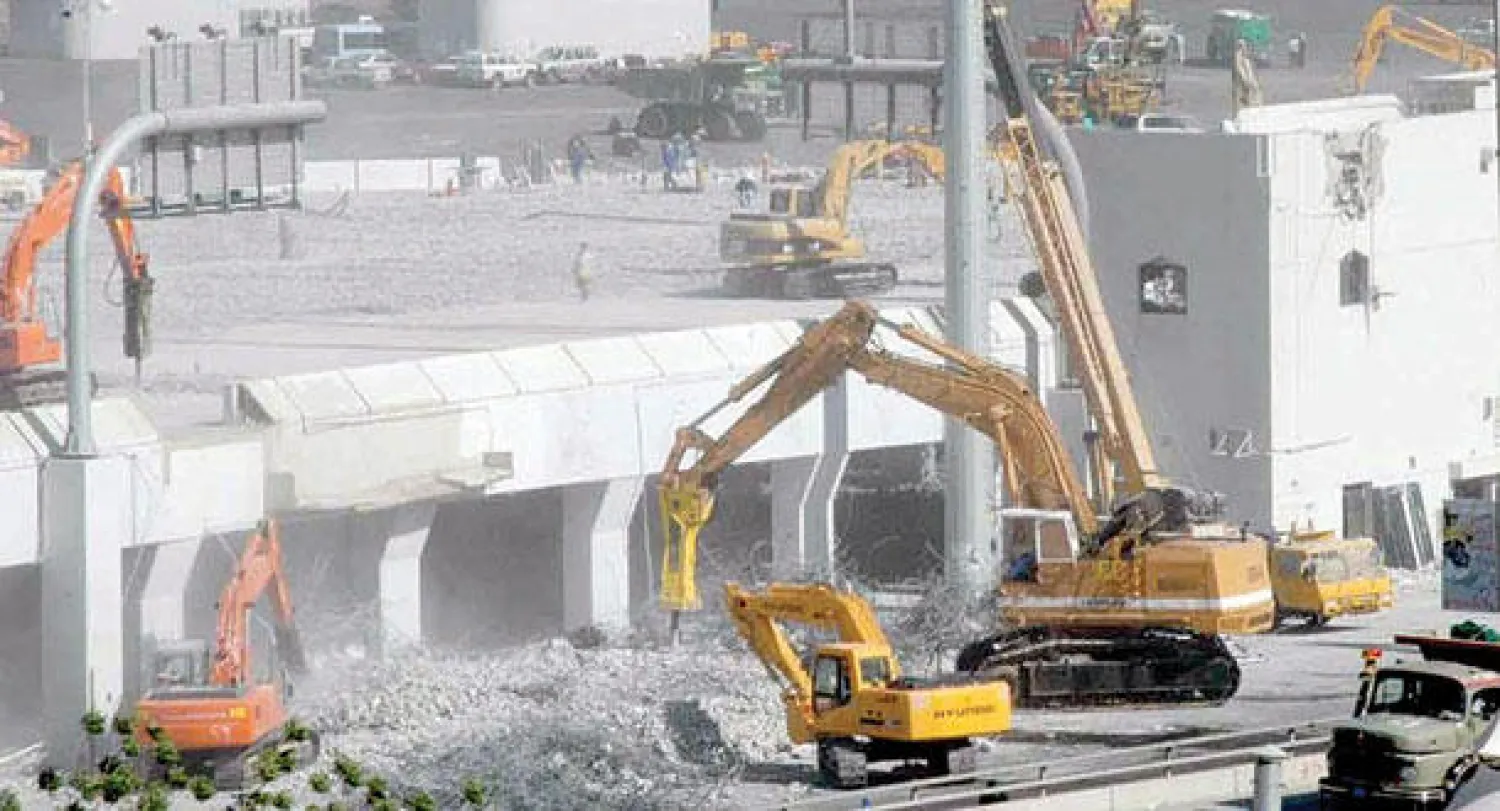 يتجاوز حجم المشاريع العملاقة التي أعلنت عنها الحكومة السعودية أكثر من 80 مشروعا، يبلغ قيمة كل منها أكثر من 3.7 مليار ريال سعودي من مشروعات جارية أو مخطط الانتهاء منها بحلول عام 2030 («الشرق الأوسط»)