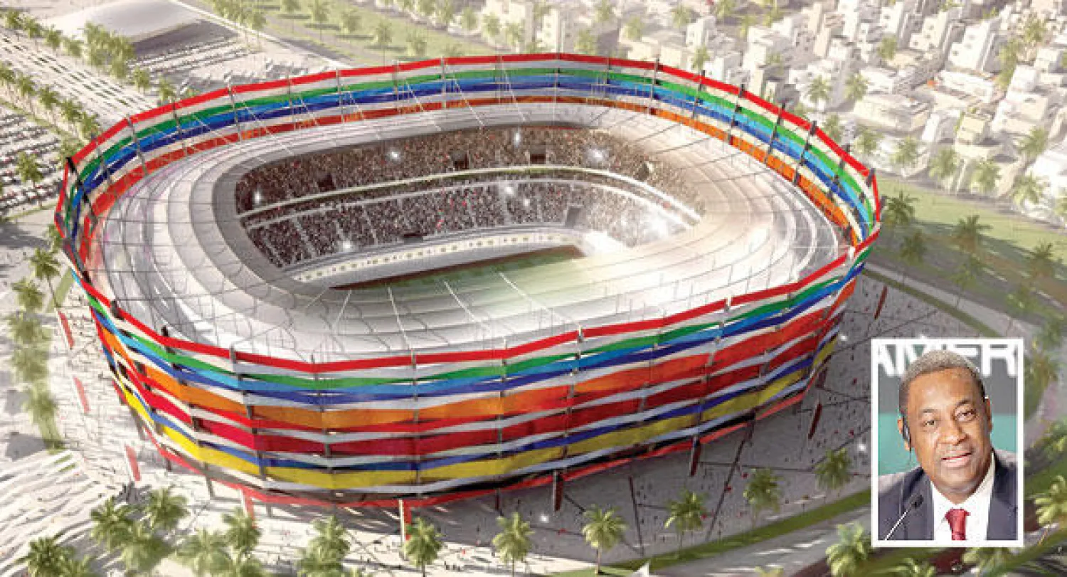 استاد الغرافة أحد الملاعب التي ستستضيف مونديال 2022 وفي الاطار ويب نائب رئيس  الفيفا عن منطقة «كونكاكاف» (أ.ب)