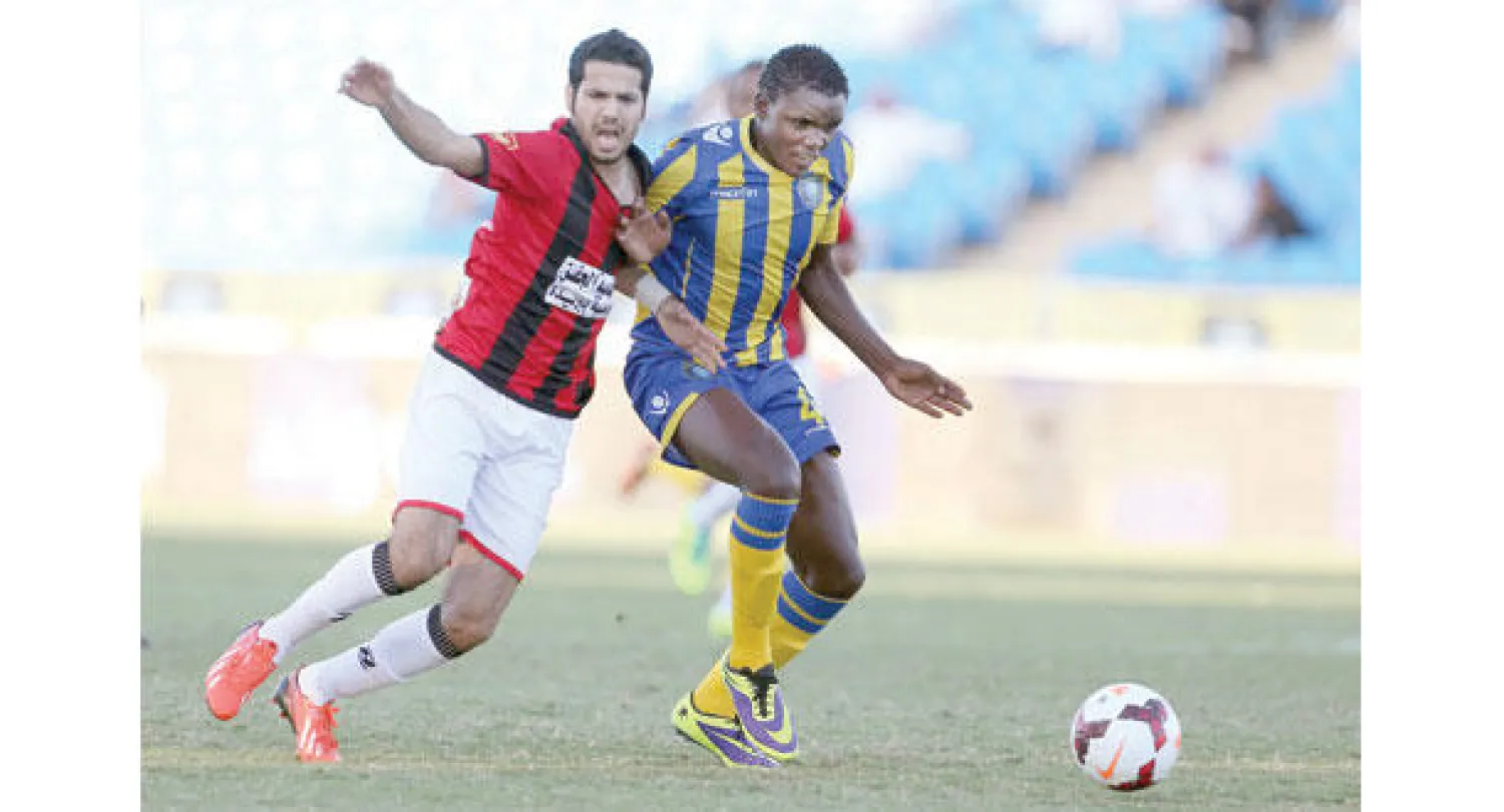 من مواجهة سابقة بين الرائد والتعاون في دوري المحترفين السعودي
