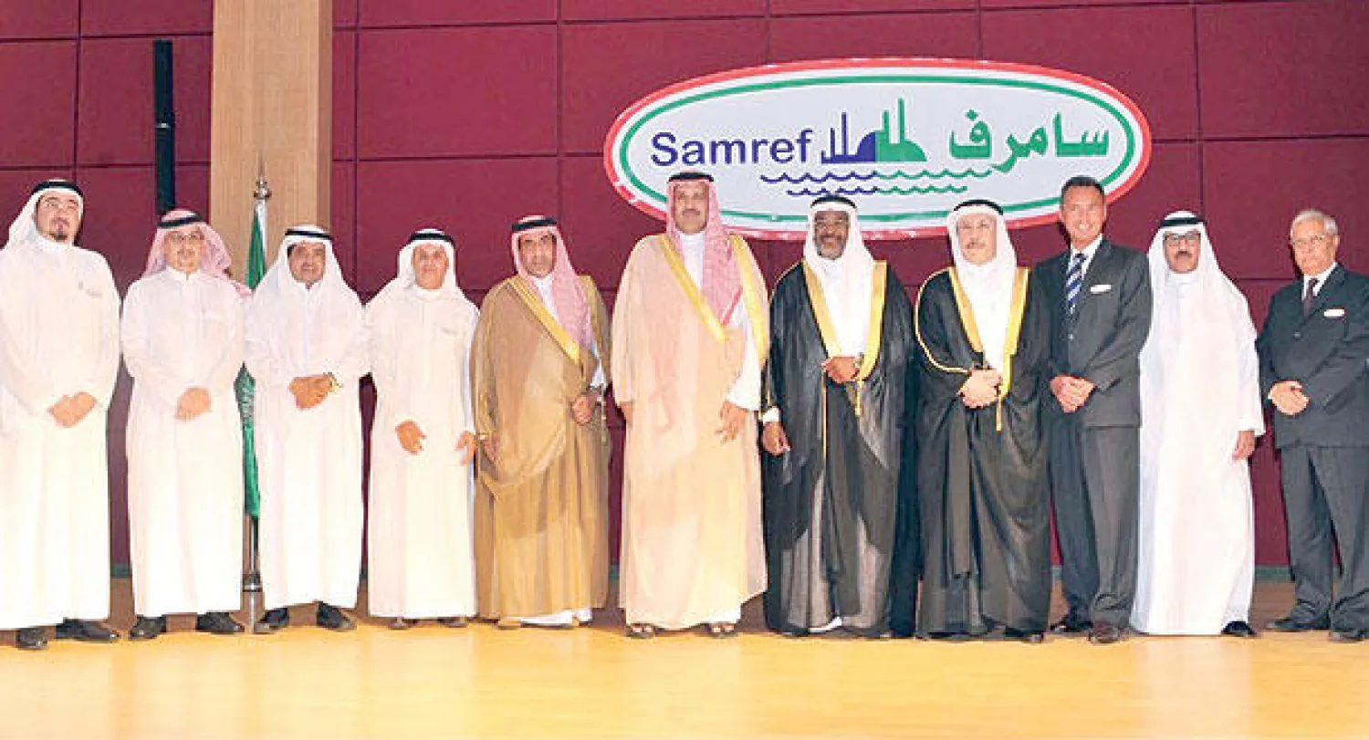 الأمير فيصل بن سلمان بن عبد العزيز أمير منطقة المدينة المنورة عقب تدشينه أول من أمس مجلس المسؤولية الاجتماعية في محافظة ينبع («الشرق الأوسط»)