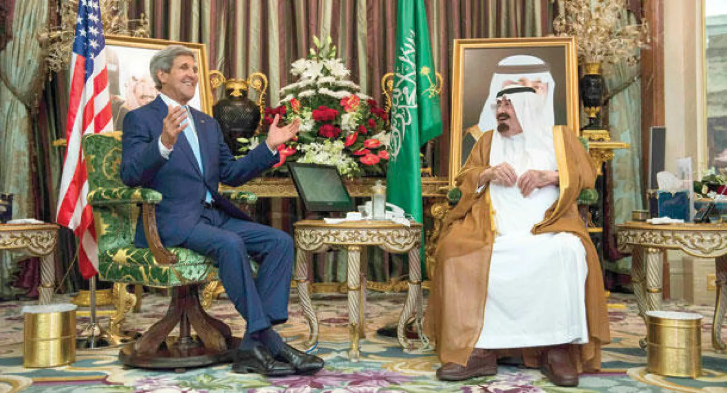 خادم الحرمين الشريفين لدى اجتماعه مع وزير الخارجية الأميركي في جدة أمس (رويترز)