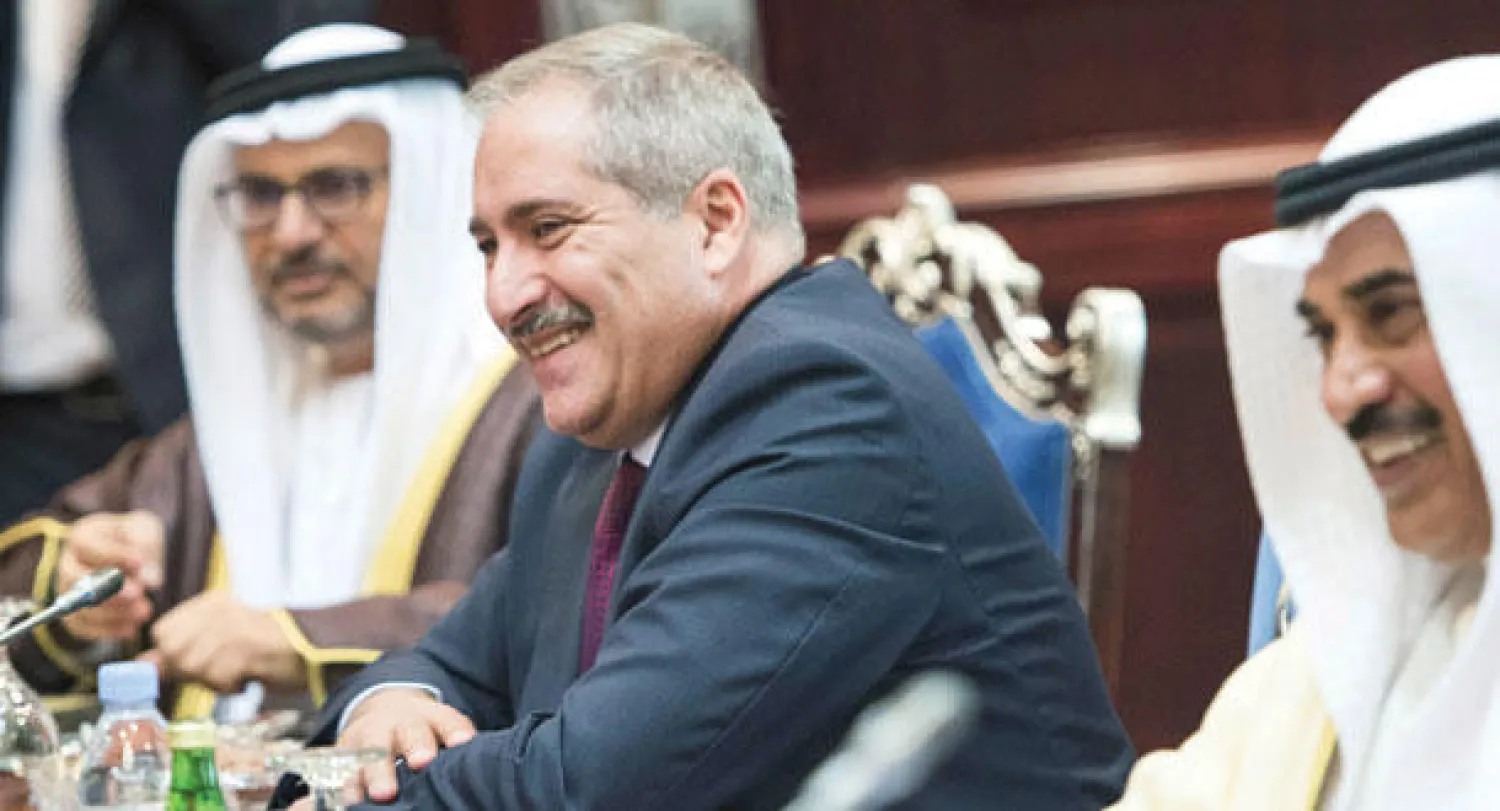 وزير خارجية الأردن ناصر جودة وخلفه وزير الدولة للشؤون الخارجية الإماراتي في اجتماع جدة أمس (أ.ب)
