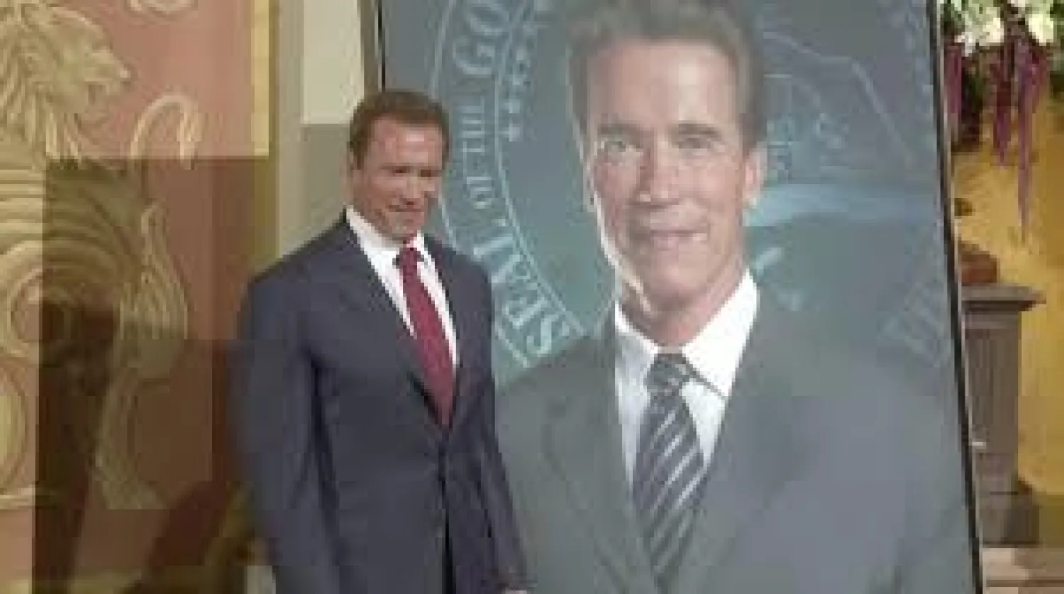 أرنولد شوارزنيغر يزيل زوجته عن لوحته