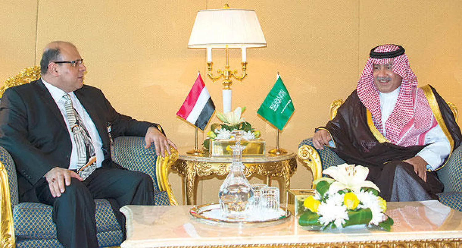 الأمير عبد العزيز بن عبد الله يلتقي وزير الخارجية اليمني