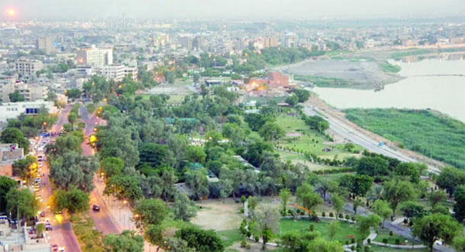 حدائق شارع أبو نؤاس مساء