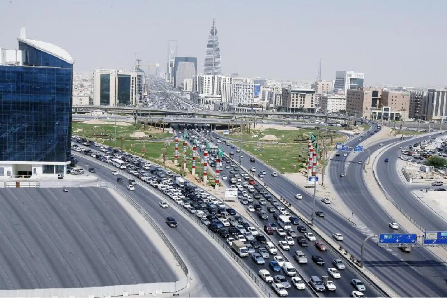 السعودية: تريليونا ريال الاستثمارات في التجهيزات الأساسية والبنى التحتية