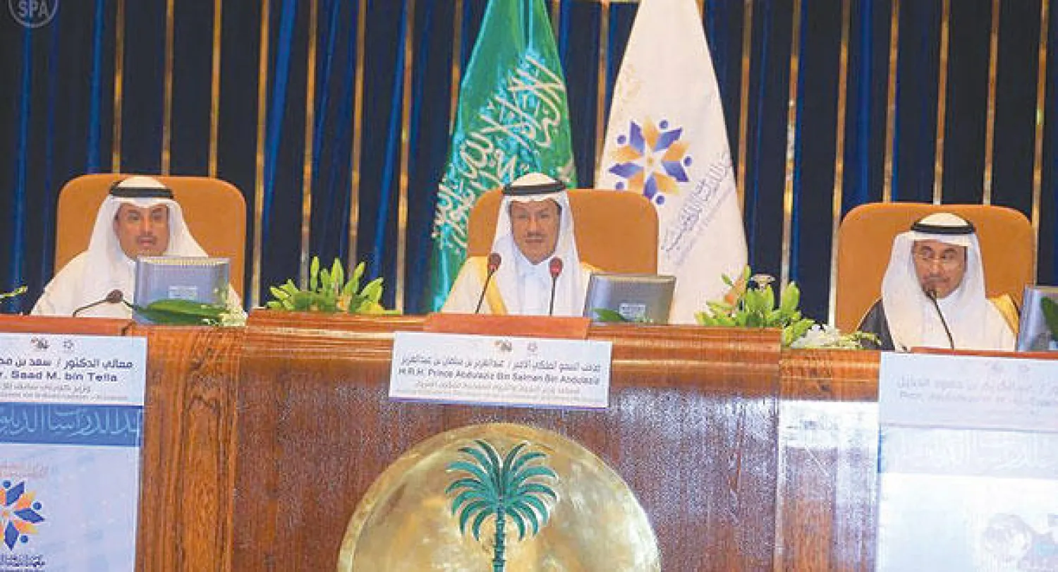 مساعد وزير البترول والثروة المعدنية لشؤون البترول خلال جلسة مؤتمر الخليج العربي والتحديات الإقليمية في الرياض أمس. (واس)