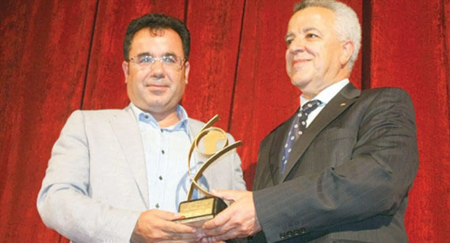 عمدة طنجة يسلم درع المهرجان لسفير دولة فلسطين