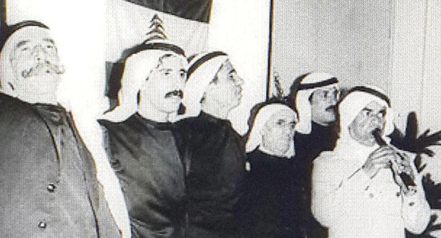 صورة قديمة تجمع حليحل بزكريا ومحمد صلح وهما من أهم قدامى «الدبيكة» في بعلبك