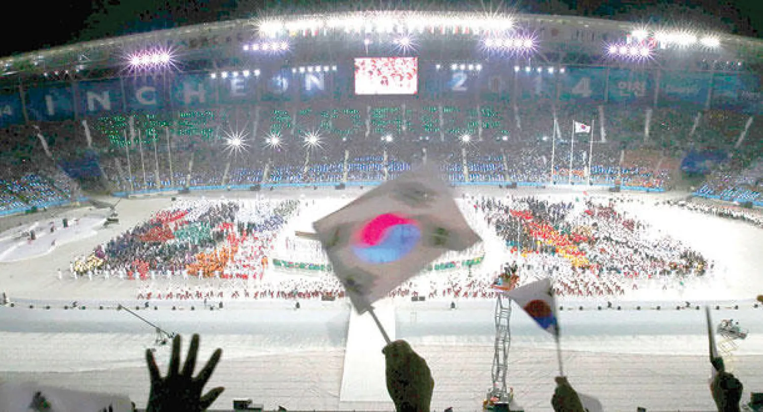 جانب من حفل افتتاح دورة الألعاب الآسيوية في إنشيون الكورية أمس (رويترز)