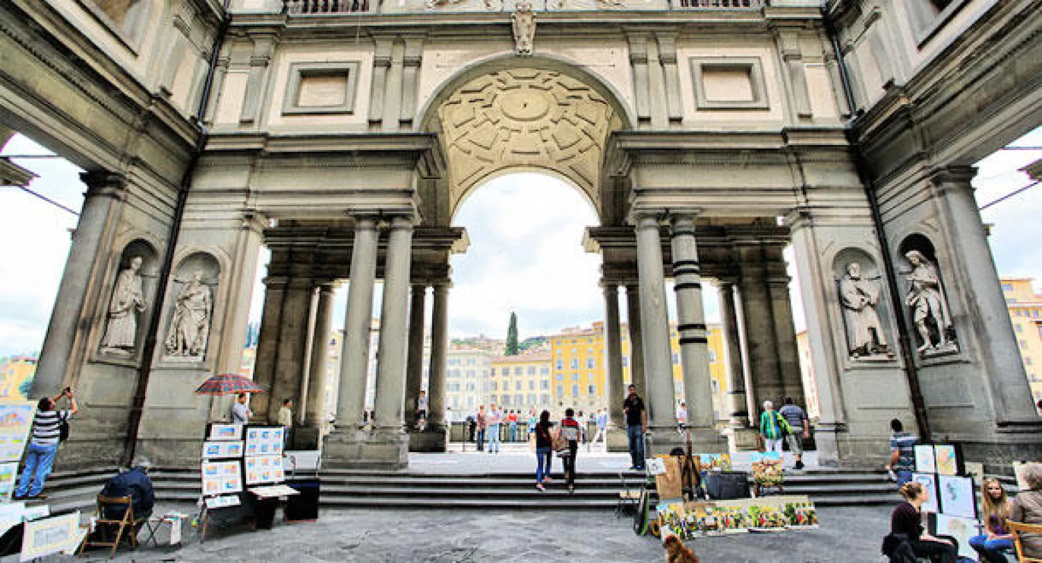 عاصفة تغلق أبواب متحف أوفيزي الإيطالي