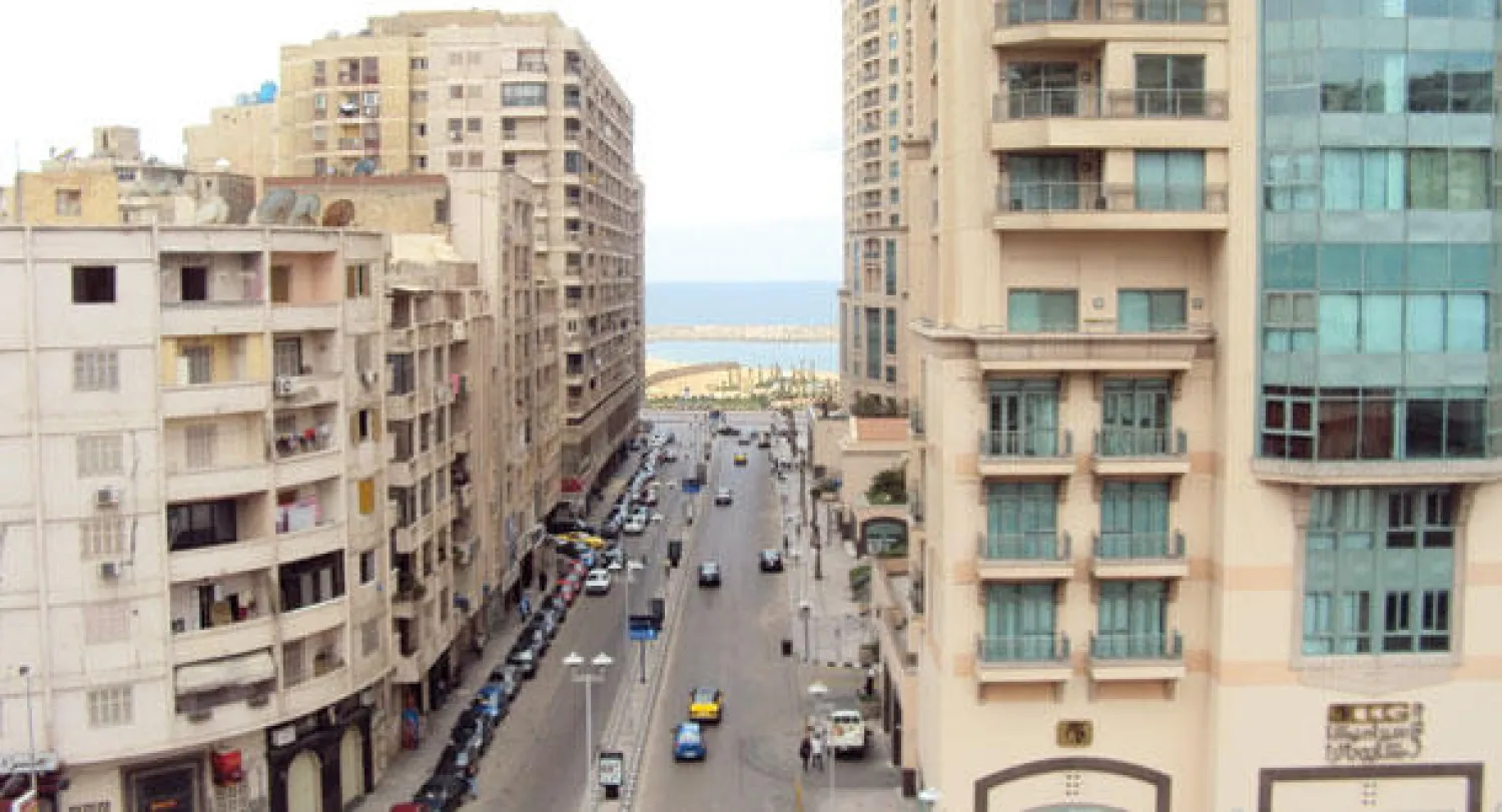 تعاني السوق المصرية من بعض المطورين العقاريين غير الجادين وفي الصورة جانب من مدينة الإسكندرية («الشرق الأوسط»)