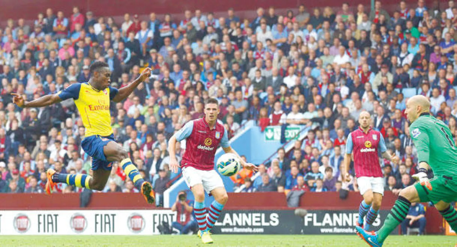 داني ويلبيك (يسار) يفتتح رصيد أهدافه مع آرسنال (رويترز)