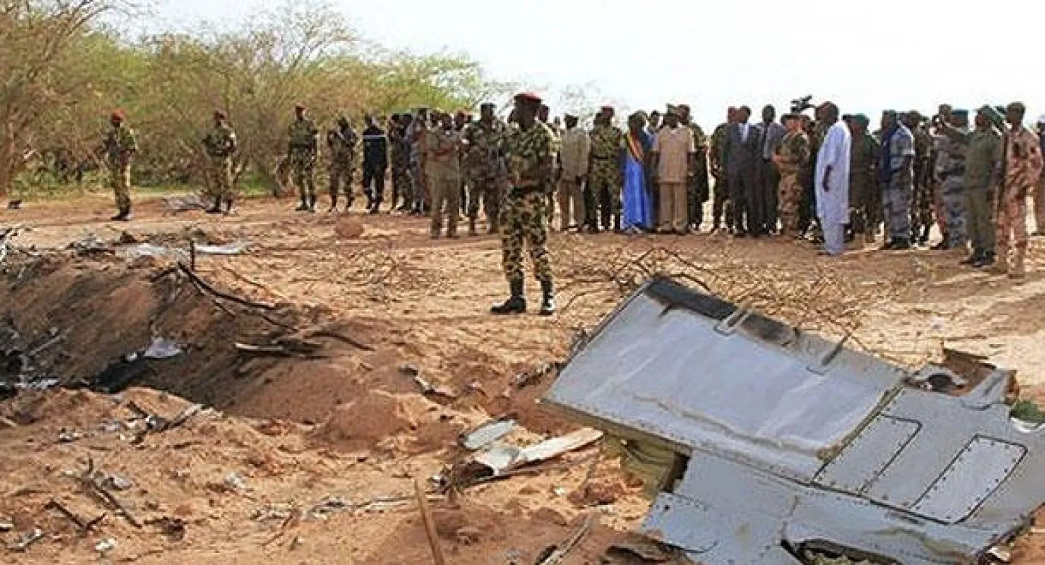 تحقيقات: لا «سبب واضح» يفسر سقوط الطائرة الجزائرية