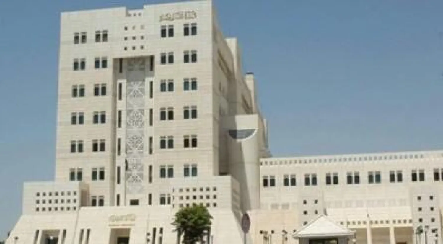 الخارجية الأردنية تقرر إعادة 400 من طلابها في اليمن