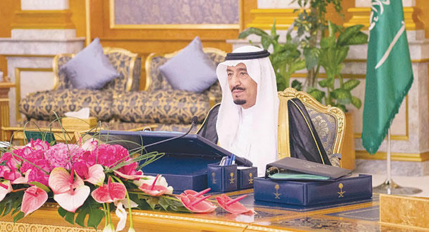ولي العهد السعودي لدى ترؤسه جلسة مجلس الوزراء في جدة أمس (واس)